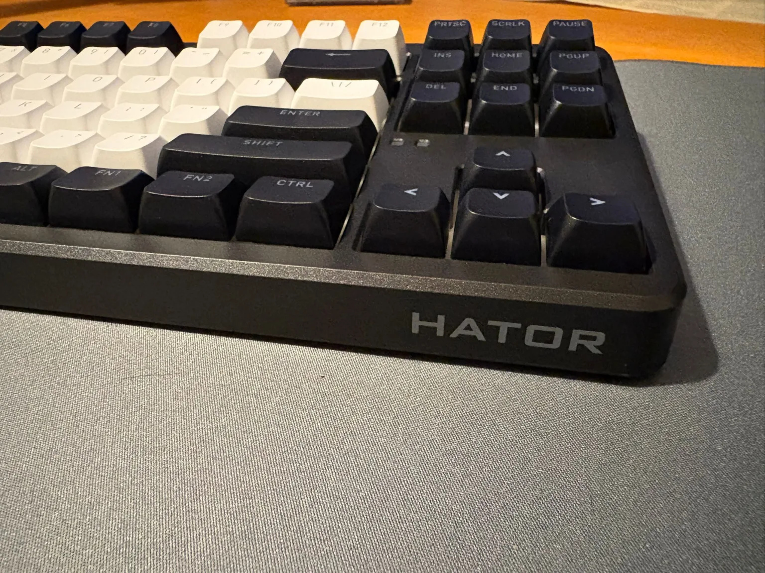 Hator-Rockfall-series-rechtszijkant